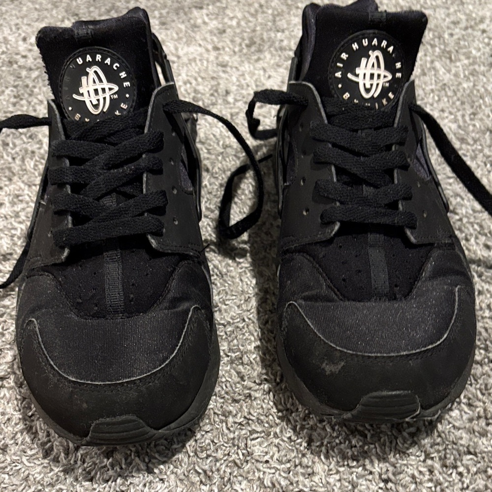 Nike all Black Huarache Sneakers